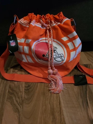 NEW W TAGS Cleveland Browns Little Earth Ripple Cinch Bag/Purse Cover