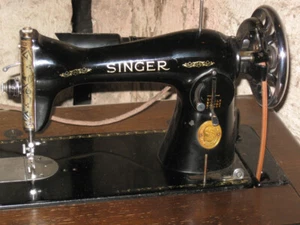 SINGER Nähmaschine versenkbar, Bj. um 1930 - Bild 1 von 3