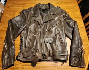 Perfecto Style schwere braune Lederjacke Gr. 46 mit USA Adler auf dem Rücken. Sehr guter Zustand.  - Bild 1 von 17