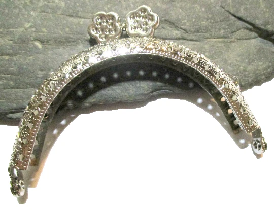 Taschenbügel silber 8,5×6 cm – runder Bügel mit Ornament & Blume Taschengriff - Bild 1 von 1