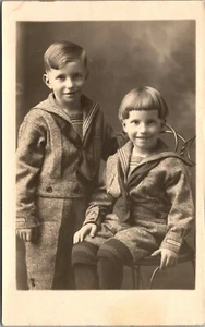 STUDIO PHOTO OF YOUNG SIBLINGS : BEAUTIFUL NAVY STYLE CLOTHING : (1918-1930) - Picture 1 of 3