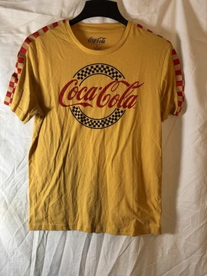 Camiseta informal retro a rayas amarillas oficiales Coca Cola para hombre grande Foto 1 de 3