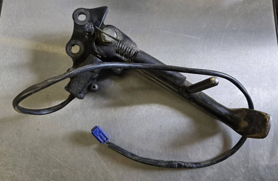 原始设备制造商 YAMAHA FZ1 2006-2015 KICKSTAND 带开关 2D1-27311-00-00 — 第 1/4 张图片