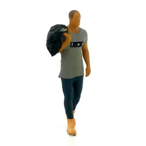 ED 1:64 Painted Figure Model Miniature  Diorama  Man Carrying Bag GR - Picture 1 of 1