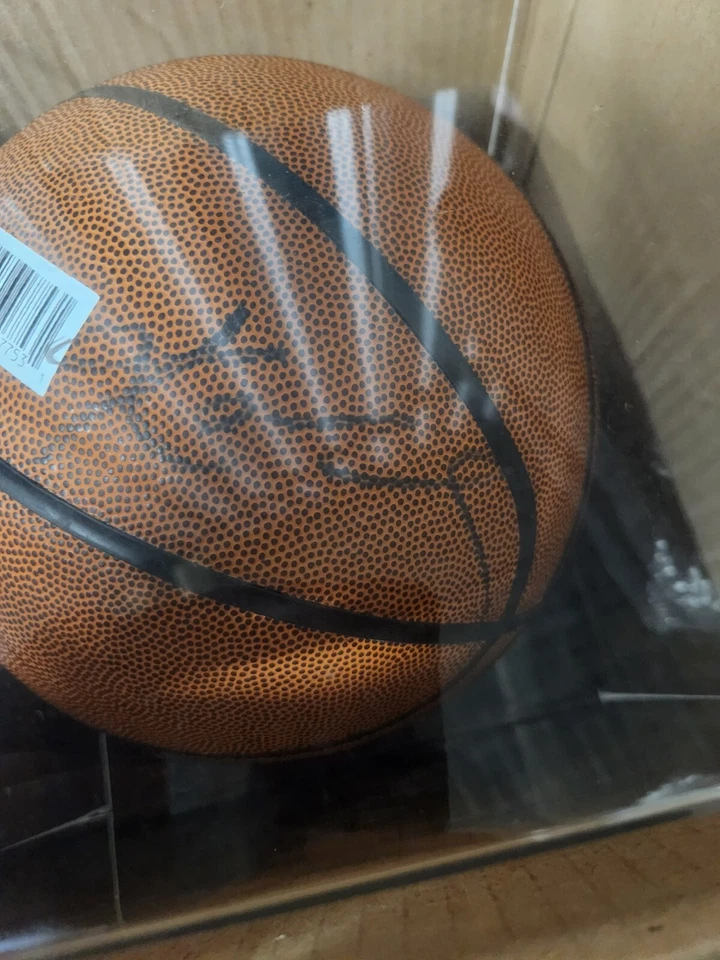 Kobe Bryant UDA Autograph Official NBA Basketball - Image 1 of 1