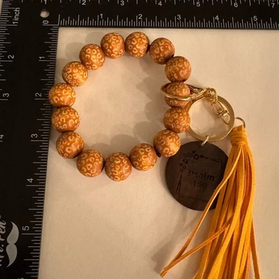 Pulsera con cuentas llavero disco de madera salmo 150 dijes tono dorado herrajes Foto 1 de 4