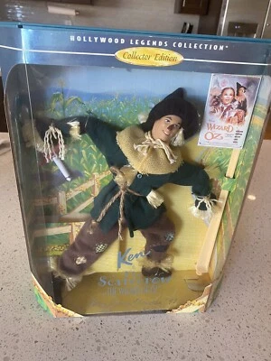 肯作为稻草人芭比娃娃好莱坞传奇绿野仙踪 1996 年美泰 — 第 1/4 张图片
