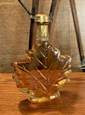 Vintage Sealed Pure Canadian Maple Syrup in Maple Leaf Glass Bottle 25cl. 8.45oz - Image 1 of 4