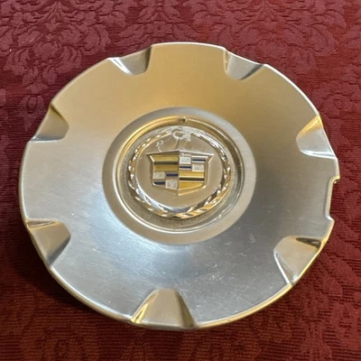 Tapacubos central de rueda Cadillac CTS STS 2004-2011 9595437 Foto 1 de 4