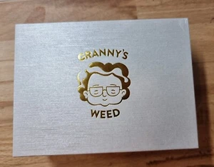 Granny‘s Weed Premium Kräutermühle - Bild 1 von 4