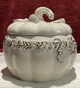Temp-tations by Tara Verona Cream Pumpkin Shaped Soup Tureen with Lid 1.25 QT - Picture 1 of 8