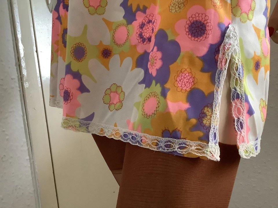 Vintage 1960s Nylon Psychedelic Lace Trimmed Short Mini Half Slip Petticoat M - Image 1 of 4