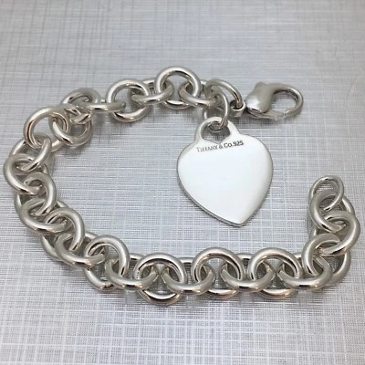 Brazalete grande de 8,5" con dije de corazón en blanco Tiffany & Co en plata de ley Foto 1 de 4