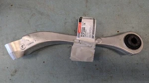 Brazo de control inferior delantero izquierdo trasero Ford Explorer 2020-2023 OEM LB5Z-3079-A - Imagen 1 de 4