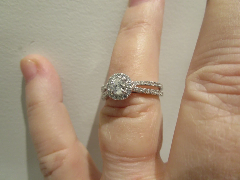 14K W.G. DIAMOND ENGAGEMENT RING ; BEAUTIFUL HALO DESIGN - Image 1 of 4
