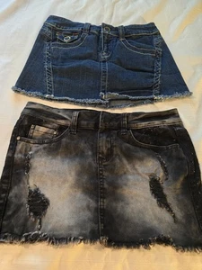 Lot Of 2 Women's Size 5/6 Jean Mini Skirts Rue 21 Blue Asphalt Euc - Picture 1 of 13