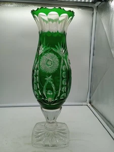 Vintage böhmische smaragdgrüne geschliffene Glasvase Amor Design - Bild 1 von 13