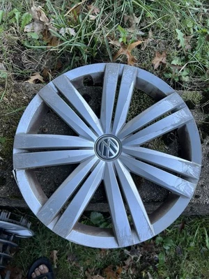 chipped poor cond 15 16 17 18 VOLKSWAGEN JETTA 16'' wheel cover hub cap 61595 OE - Изображение 1 из 4