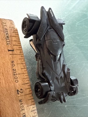 HOT WHEELS BATMAN 2015 BATMAN V SUPERMAN BATMOBILE - 1/64 - Image 1 of 2