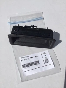 ORIGINAL BMW Heckklappengriff E88 E82 E90/93/92/91 E60 E61 X1 X5 X6 51247118158 - Bild 1 von 3