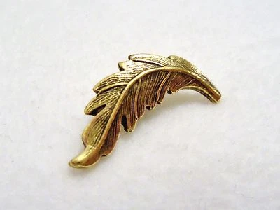 Nunn Design Antique Gold Plated Pewter Leaf Toggle Bar 20x7mm Accent Charm - Image 1 of 4