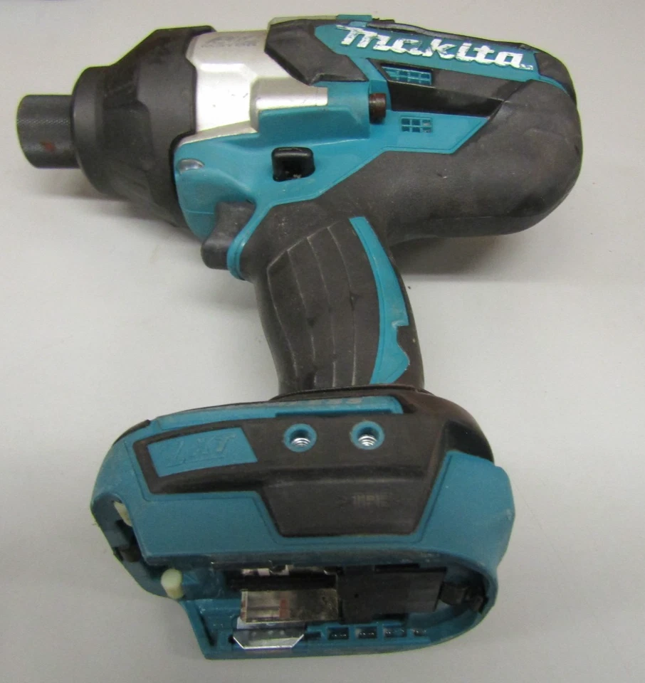 Makita (XWT09XV) Brushless High Torque Impact Wrench w/ Battery & Charger Foto 1 de 4