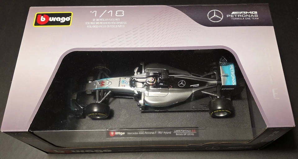 Mercedes-AMG F1 W07 híbrido Bburago 1:18 - Lewis Hamilton GP de Gran Bretaña 2016 librea Foto 1 de 4
