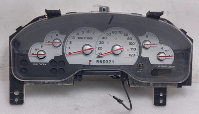 2004-2005 MURCERY MOUNTAINEER INSTRUMENT CLUSTER SPEEDOMETER TACHOMETER GAUGES Foto 1 de 4