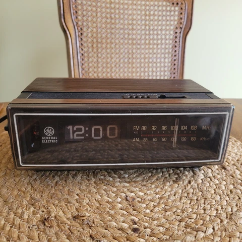 Vintage GE Clock Radio 7-4305 Flip Number /  FOR PARTS OR REPAIR ONLY Cover