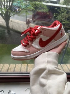 Size UK 5 - Nike Dunk Low SB x StrangeLove Valentines Day - Picture 1 of 7
