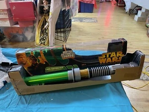 Sable de luz electrónico Hasbro Star Wars Revenge of the Sith Luke Skywalker 2005 - Imagen 1 de 12