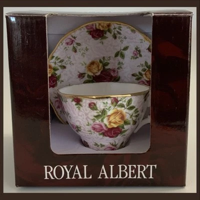 Royal Albert Soft Pink Lace Tea Cup & Saucer Set - 2 Pcs - Gold Detail - NIB! - Image 1 of 4