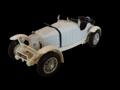 Coche modelo Mercedes Benz 1931 blanco vintage de Burago hecho en Italia 1:18 Foto 1 de 4