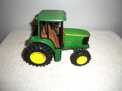 Juguete agrícola de plástico y fundido a presión Ertl "John Deere Tractor" Foto 1 de 4