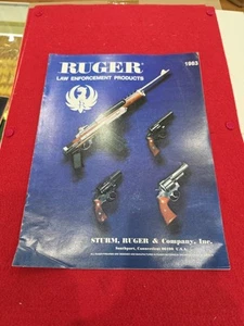 Folleto de catálogo de armas de fuego Ruger Law Enforcement 1983 de colección - Imagen 1 de 2