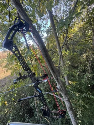 Mathews TRX 40 Right-Handed. Ready To Go Fully Loaded Target Or Hunting! - Image 1 of 4