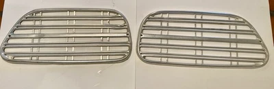 Par de grelha (radiador) Volvo 122 1967 - Imagem 1 de 2