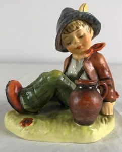 1984 Goebel Hummel Figurine 4.5 inches Collectors' Club no 8 "Coffee Break" #409 - Picture 1 of 7