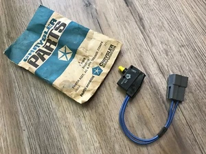 1972 1973 CHRYSLER IMPERIAL C BODY NOS MOPAR A/C COMPRESSOR SWITCH 3502129 - Picture 1 of 3