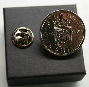 SHILLING TIE PIN/ BROOCH / BADGE BIRTHDAY COIN CHOICE OF DATE 1947-1966 BOXED - Picture 1 of 1