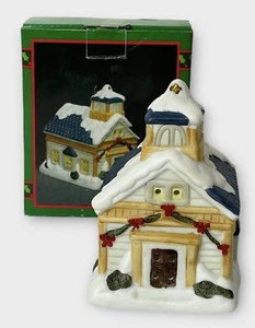 House of Lloyd Christmas Around the World Ye Little Church 530262 - Picture 1 of 6