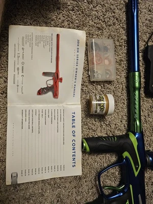 Marcador de paintball tinte serie DM 2014 con estuche y extras Foto 1 de 3