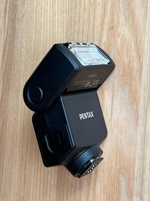Flash para cámara automática Pentax AF201FG a prueba de polvo resistente a la intemperie negro montaje en zapata Foto 1 de 3