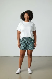 Crown Ivy  Women’s Shorts Size 16 Blue Yellow Cotton Stretch 5 Inch Pockets - Picture 1 of 8