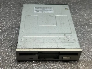 Samsung 3.5" Floppy Disc Drive Model: SFD-321B /LEB - Picture 1 of 3