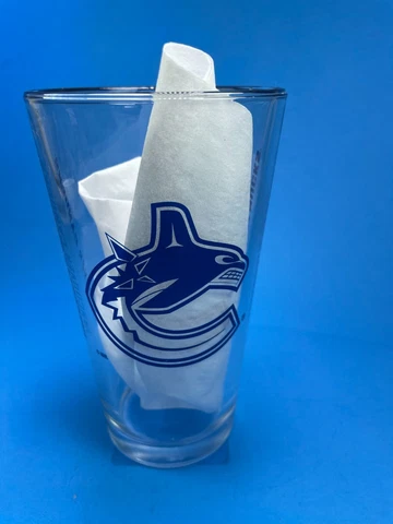 Vancouver Canucks NHL Pint Glass Ice Hocky 16 oz Canada Souvenir Mug C75 Cover