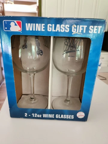 Brand New 2014 dated Boelter Brands Milwaukee Brewers WINE GLASS GIFT SET 2 L@@K Cover