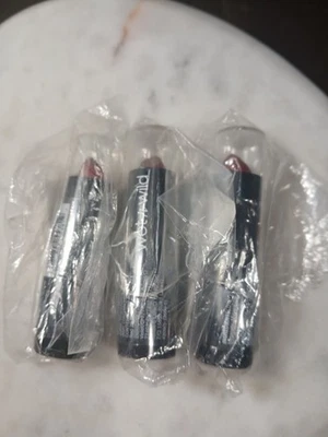 Wet n Wild Lipstick   Just Garnet 538A  + Blind Date 537A lot of 3 - Image 1 of 2