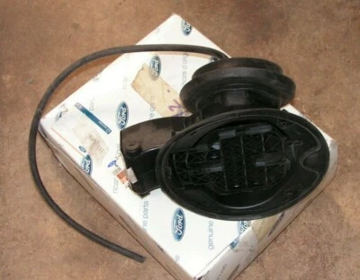 Ford Kuga Fuel Filler Housing Finis Code 5208398 - Image 1 of 3