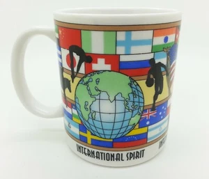 Taza de café International Spirit FSD Inc 1995 de colección taza de té banderas mundiales deportes - Imagen 1 de 6